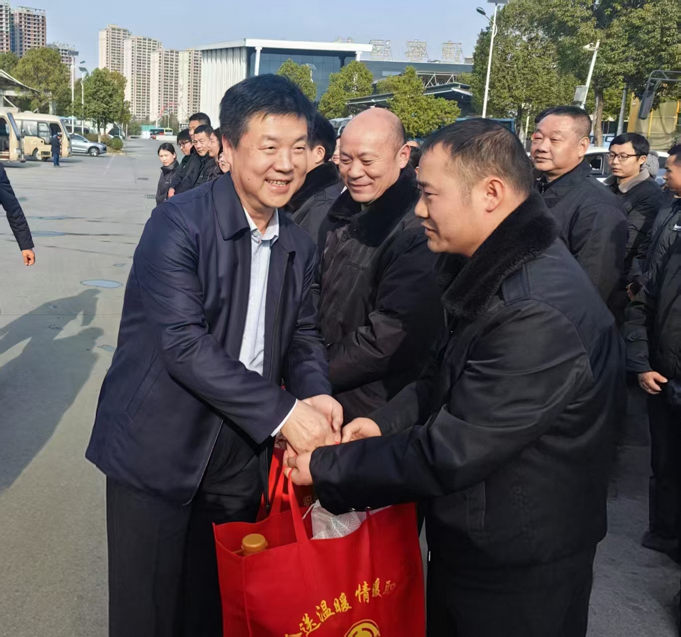市總工會(huì)慰問公交公司一線職工